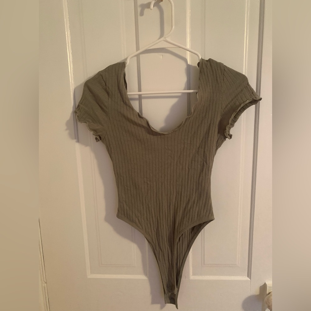 SHEIN lettuce neckline short sleeve bodysuit